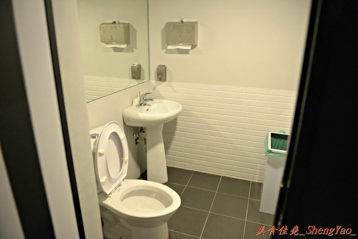 [台中西屯]一桶韓式新食 – 中科商圈新開幕的汽油桶韓式烤肉餐廳,”懷特朵兒”新品牌,雙人套餐附鍋物,飯後甜點還有哈根達斯,份量超多,C/P值超級高。