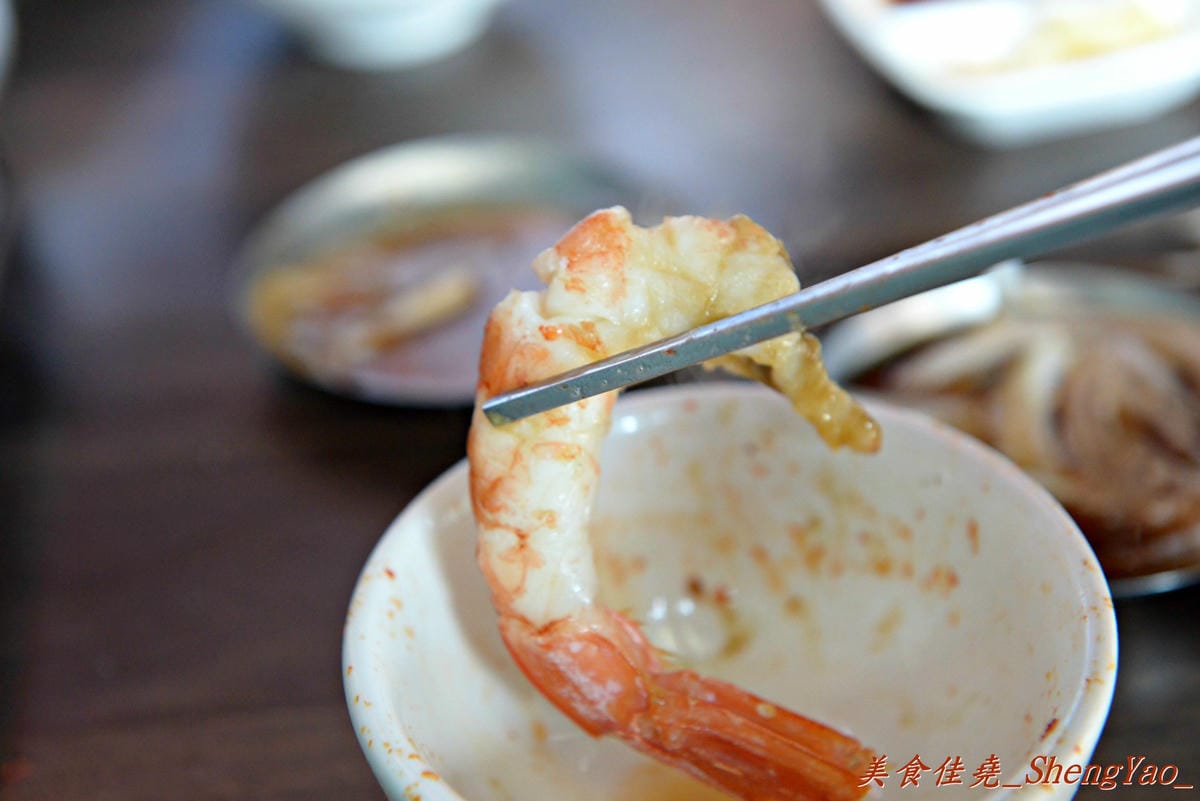 [台中西屯]一桶韓式新食 – 中科商圈新開幕的汽油桶韓式烤肉餐廳,”懷特朵兒”新品牌,雙人套餐附鍋物,飯後甜點還有哈根達斯,份量超多,C/P值超級高。