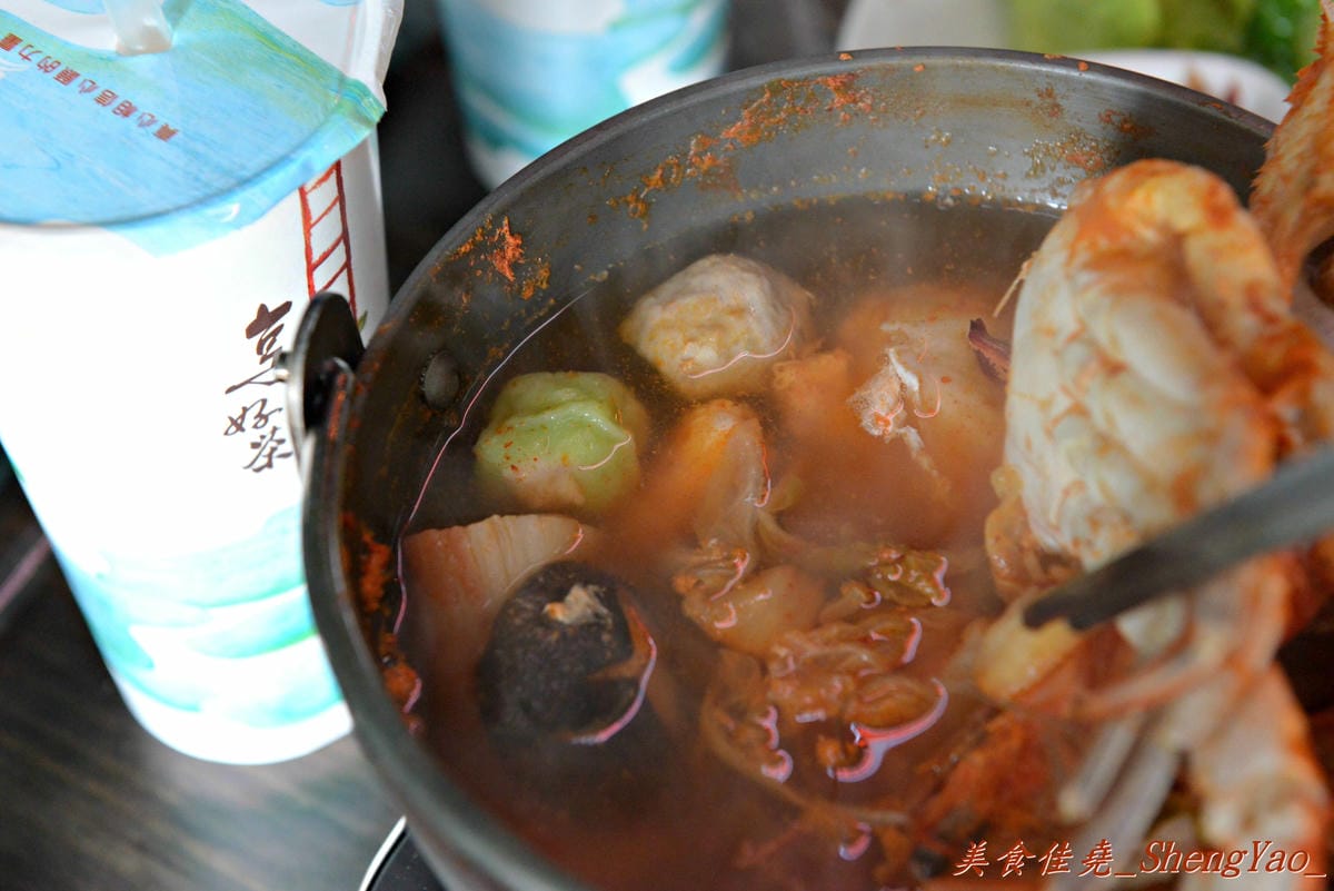 [台中西屯]一桶韓式新食 – 中科商圈新開幕的汽油桶韓式烤肉餐廳,”懷特朵兒”新品牌,雙人套餐附鍋物,飯後甜點還有哈根達斯,份量超多,C/P值超級高。