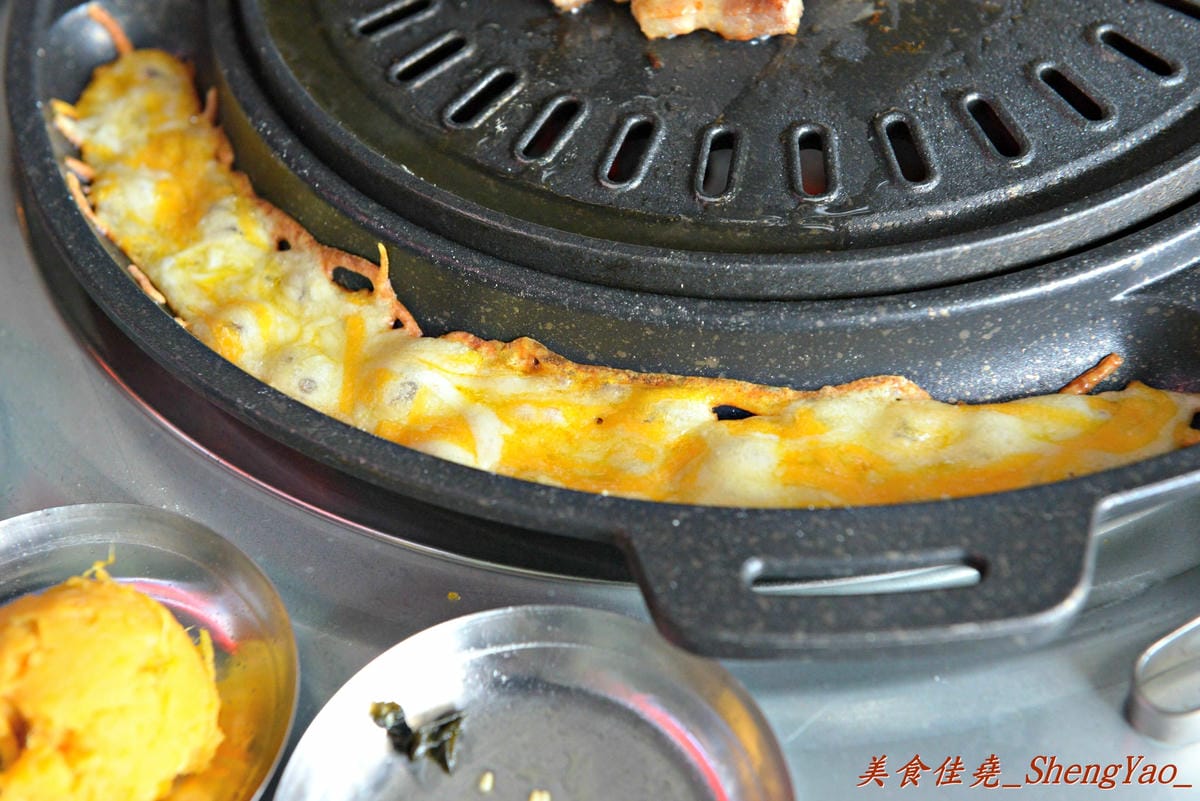 [台中西屯]一桶韓式新食 – 中科商圈新開幕的汽油桶韓式烤肉餐廳,”懷特朵兒”新品牌,雙人套餐附鍋物,飯後甜點還有哈根達斯,份量超多,C/P值超級高。
