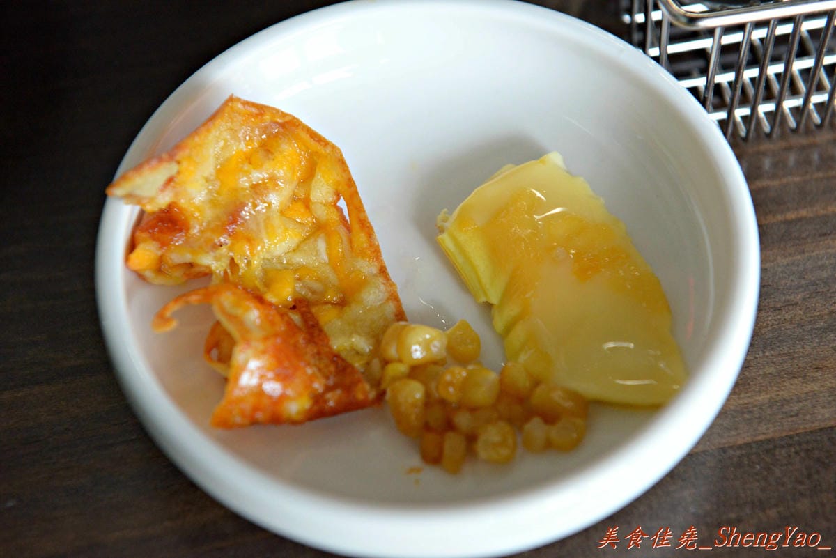 [台中西屯]一桶韓式新食 – 中科商圈新開幕的汽油桶韓式烤肉餐廳,”懷特朵兒”新品牌,雙人套餐附鍋物,飯後甜點還有哈根達斯,份量超多,C/P值超級高。