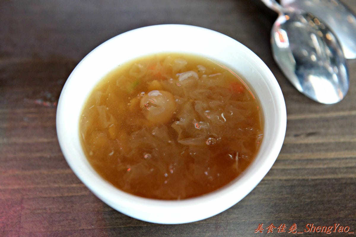 [台中西屯]一桶韓式新食 – 中科商圈新開幕的汽油桶韓式烤肉餐廳,”懷特朵兒”新品牌,雙人套餐附鍋物,飯後甜點還有哈根達斯,份量超多,C/P值超級高。
