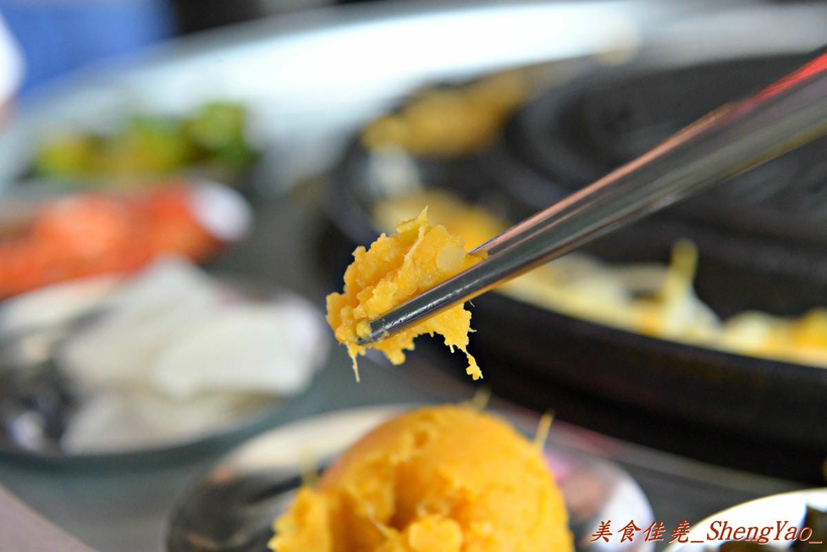 [台中西屯]一桶韓式新食 – 中科商圈新開幕的汽油桶韓式烤肉餐廳,”懷特朵兒”新品牌,雙人套餐附鍋物,飯後甜點還有哈根達斯,份量超多,C/P值超級高。