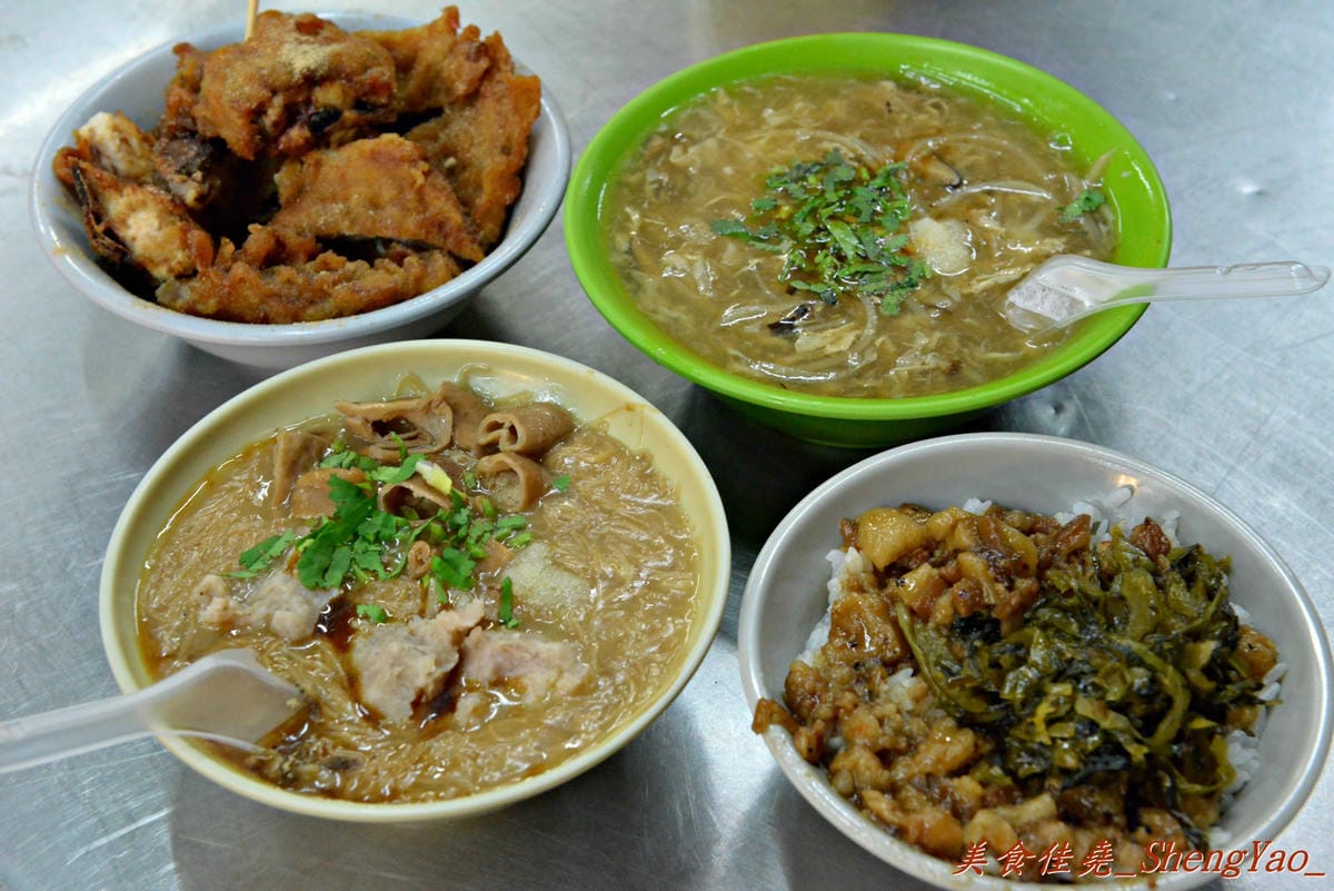 [台中西屯]鬍鬚榮大腸麵線 – 不賣杏仁豆腐冰改賣大腸麵線,大推魯肉飯,超級超級好吃 !! 老闆的女兒是正妹也是另一亮點。