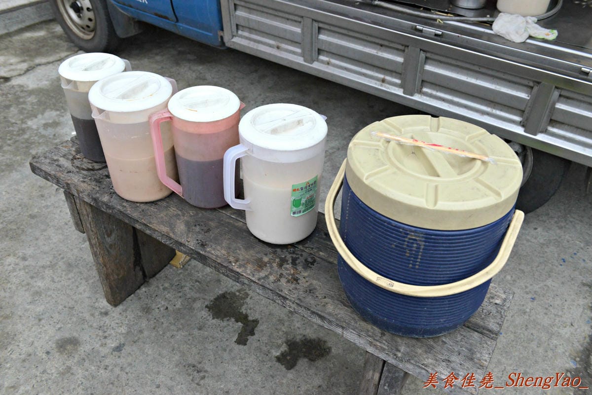 [台中清水]高美路四塊厝朝天宮前無名行動餐車 – 餐點全都可客製化,大推超罕見的蛋餅包整顆飯糰,很新奇、味道也不錯,加里肌肉、卡啦雞更好吃。