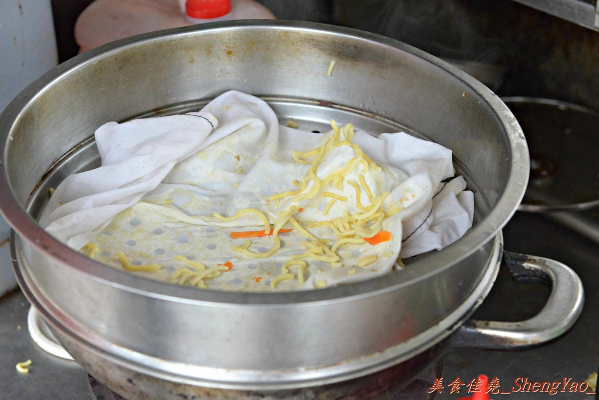 [台中清水]高美路四塊厝朝天宮前無名行動餐車 – 餐點全都可客製化,大推超罕見的蛋餅包整顆飯糰,很新奇、味道也不錯,加里肌肉、卡啦雞更好吃。