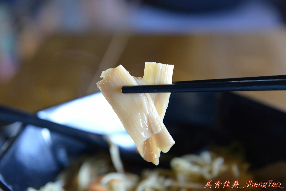 [台中沙鹿]酒石拉麵 – 沙鹿新開幕連鎖拉麵店,鐵路工業風裝潢超有特色,用餐時會有小火車從旁邊緩緩經過,點的小菜還是用小火車運送過來,超有趣,非常適合親子一同來用餐。(已歇業)