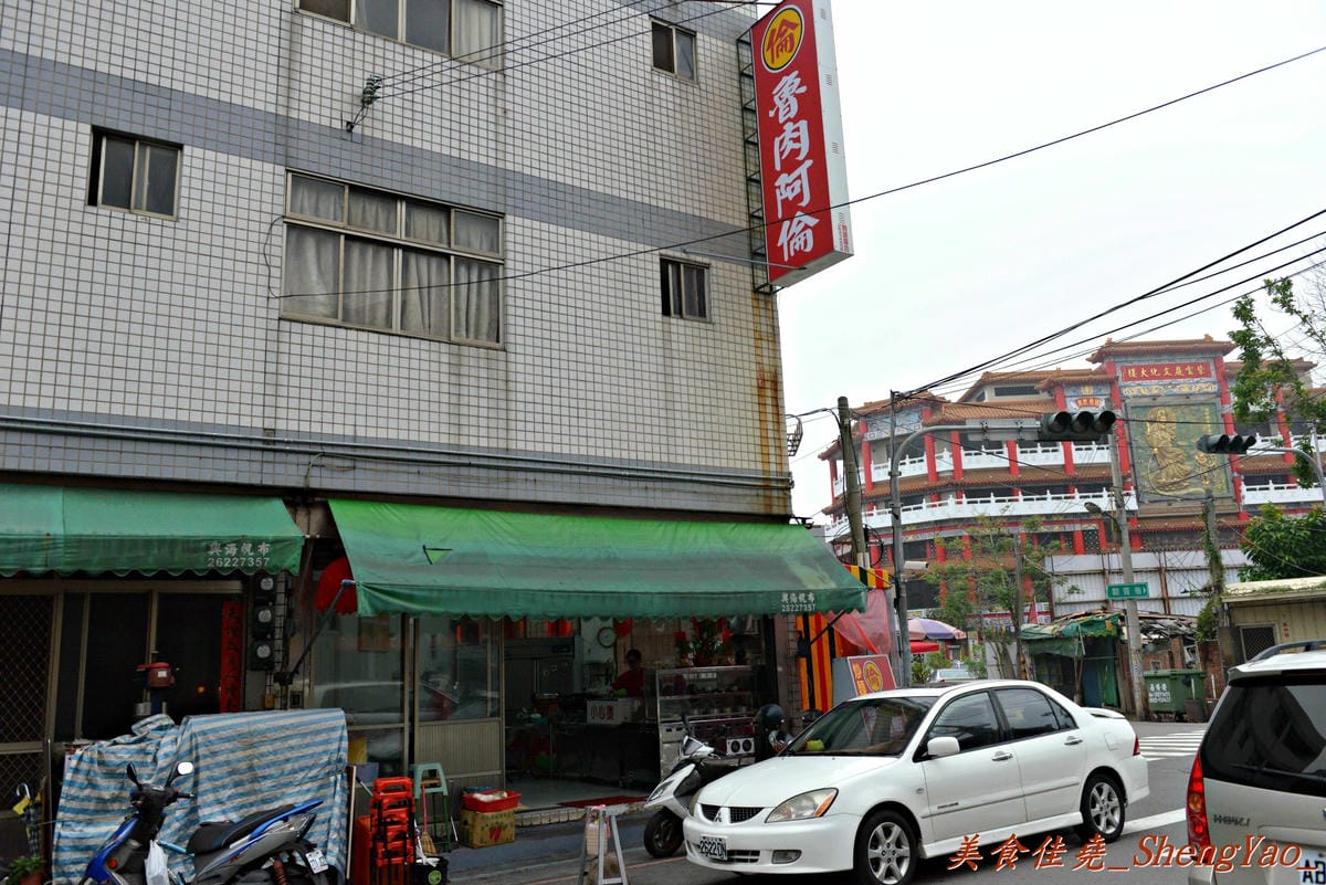 [台中清水]魯肉阿倫 – 清水新開的小吃店,老闆對食材要求很嚴格,魯肉飯超好吃,魯肉滷到膠質都完全釋放出來了,搭配上店家特製梅干菜,一口魯肉飯一口梅干菜好幸福的感覺啊。