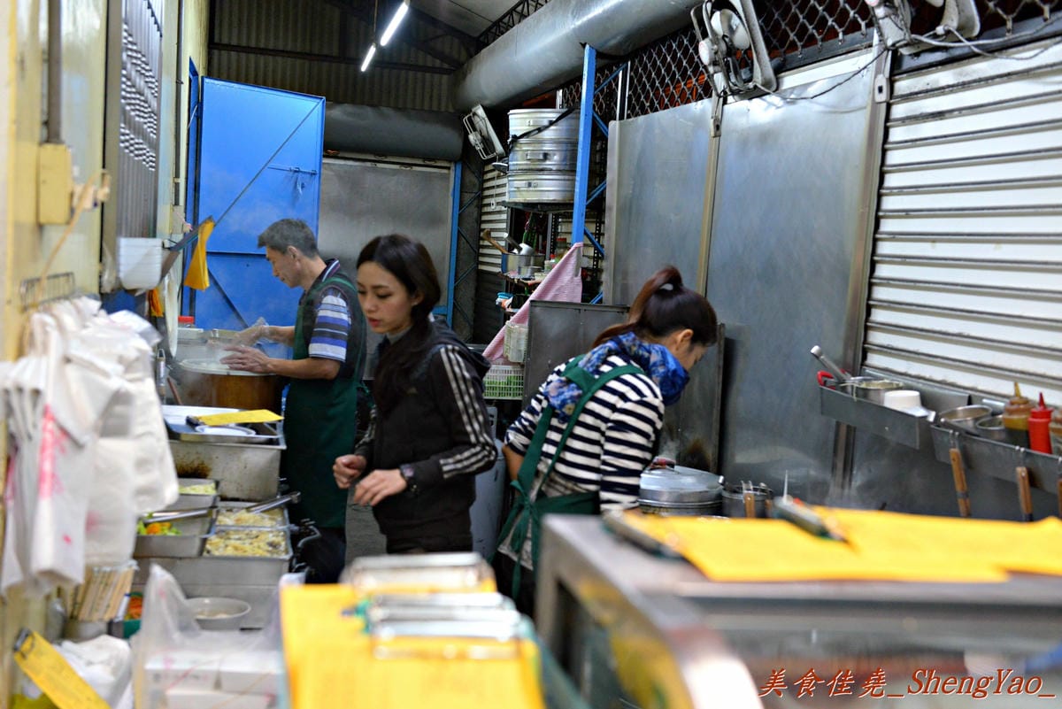 [台中北區]正宗火雞肉飯 – 天津成衣商圈附近的二三十年歷史老牌火雞肉飯,選用大隻純正火雞,火雞肉飯肉嫩油香,老闆娘女兒超級正(有圖)。