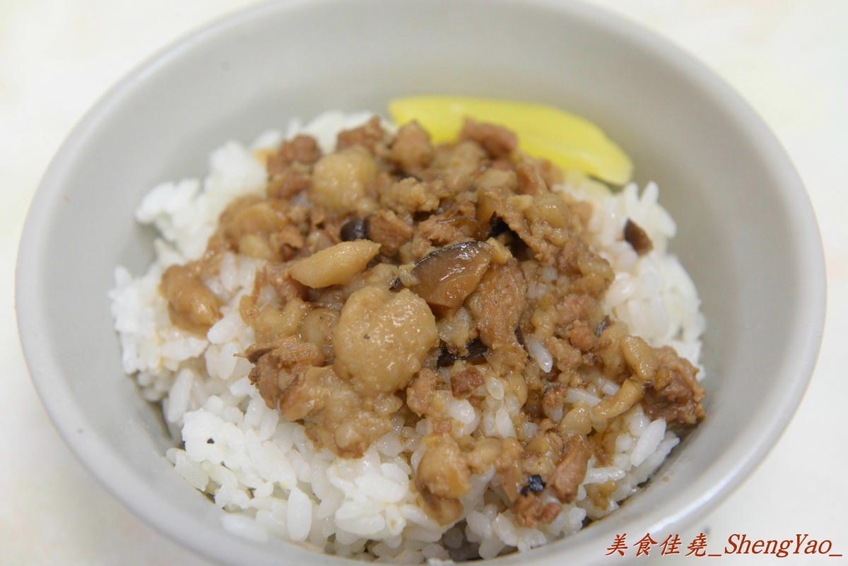 [台中北區]正宗火雞肉飯 – 天津成衣商圈附近的二三十年歷史老牌火雞肉飯,選用大隻純正火雞,火雞肉飯肉嫩油香,老闆娘女兒超級正(有圖)。