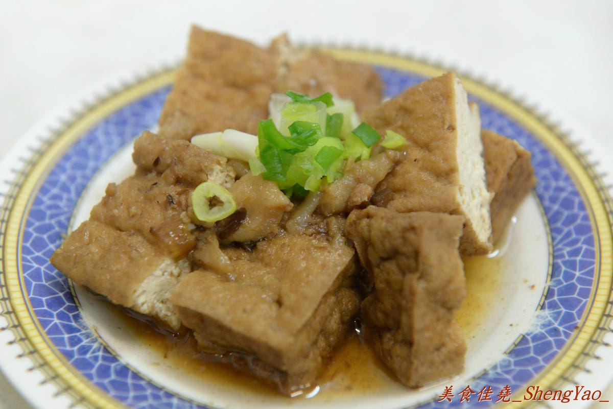 [台中北區]正宗火雞肉飯 – 天津成衣商圈附近的二三十年歷史老牌火雞肉飯,選用大隻純正火雞,火雞肉飯肉嫩油香,老闆娘女兒超級正(有圖)。
