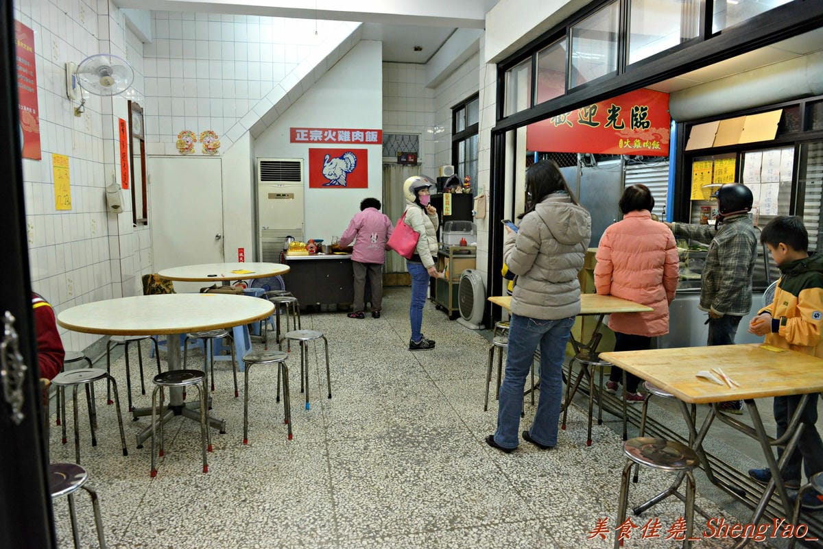 [台中北區]正宗火雞肉飯 – 天津成衣商圈附近的二三十年歷史老牌火雞肉飯,選用大隻純正火雞,火雞肉飯肉嫩油香,老闆娘女兒超級正(有圖)。