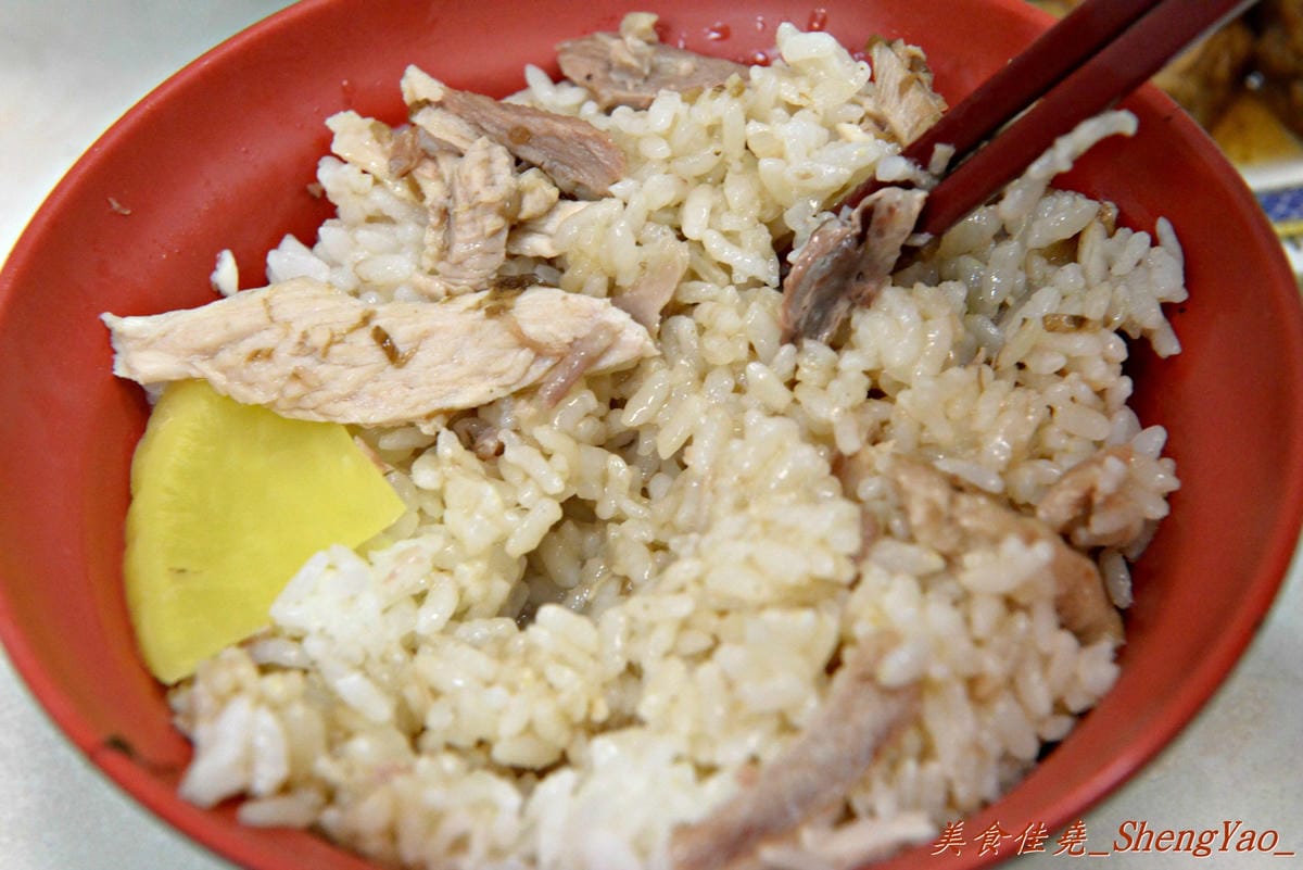 [台中北區]正宗火雞肉飯 – 天津成衣商圈附近的二三十年歷史老牌火雞肉飯,選用大隻純正火雞,火雞肉飯肉嫩油香,老闆娘女兒超級正(有圖)。