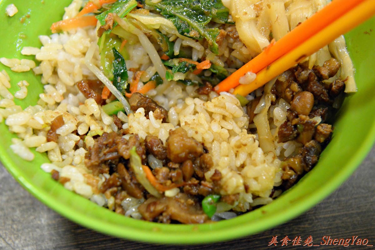 [台中西屯]南部肉燥飯 – 南部口味的魯肉飯,好吃又便宜,其他的自己看。