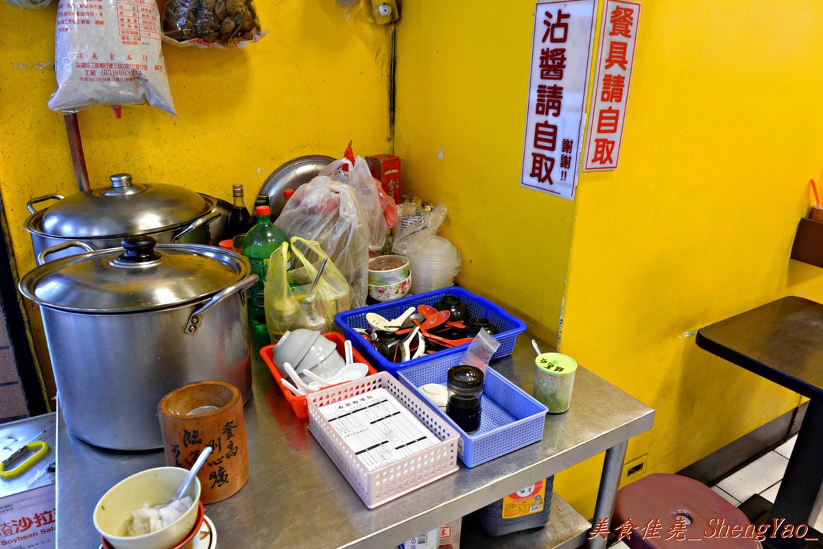 [台中西屯]南部肉燥飯 – 南部口味的魯肉飯,好吃又便宜,其他的自己看。