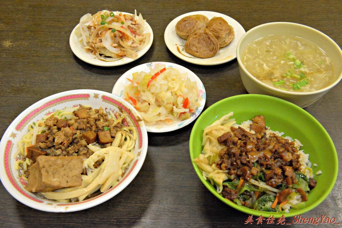 [台中西屯]南部肉燥飯 – 南部口味的魯肉飯,好吃又便宜,其他的自己看。