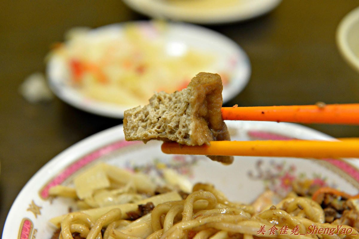 [台中西屯]南部肉燥飯 – 南部口味的魯肉飯,好吃又便宜,其他的自己看。