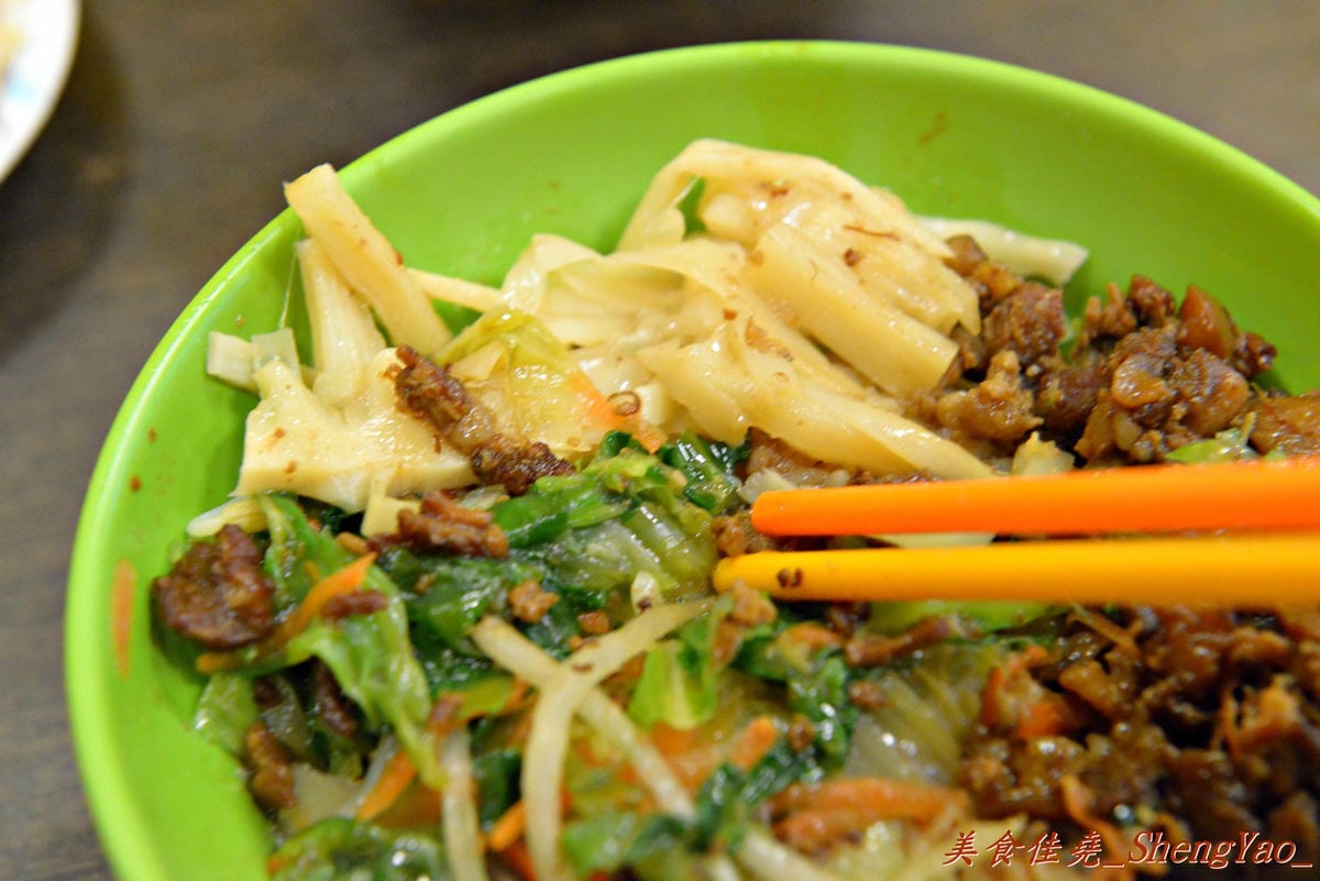 [台中西屯]南部肉燥飯 – 南部口味的魯肉飯,好吃又便宜,其他的自己看。