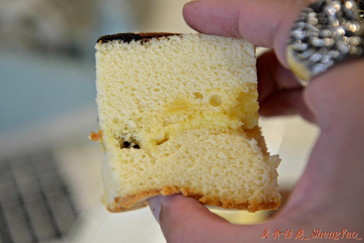 [台中太平] 鑫手作現夯蛋糕 – 結合古早味與創意口味的手作蛋糕,蛋糕口感綿密,內餡口味特別、好吃不膩,價格超便宜,買來自己吃或是當伴手禮送人都適合。
