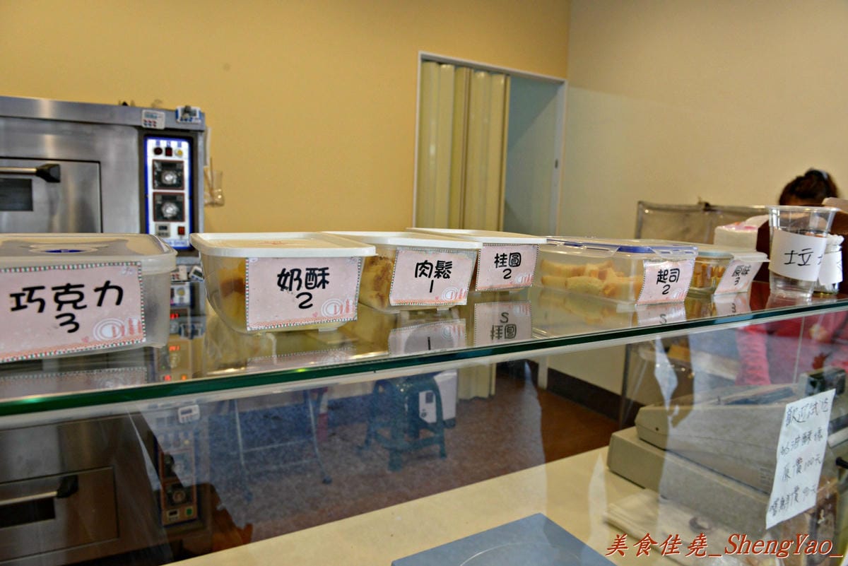 [台中太平] 鑫手作現夯蛋糕 – 結合古早味與創意口味的手作蛋糕,蛋糕口感綿密,內餡口味特別、好吃不膩,價格超便宜,買來自己吃或是當伴手禮送人都適合。