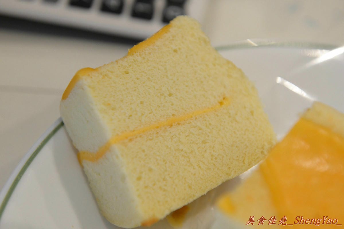 [台中太平] 鑫手作現夯蛋糕 – 結合古早味與創意口味的手作蛋糕,蛋糕口感綿密,內餡口味特別、好吃不膩,價格超便宜,買來自己吃或是當伴手禮送人都適合。