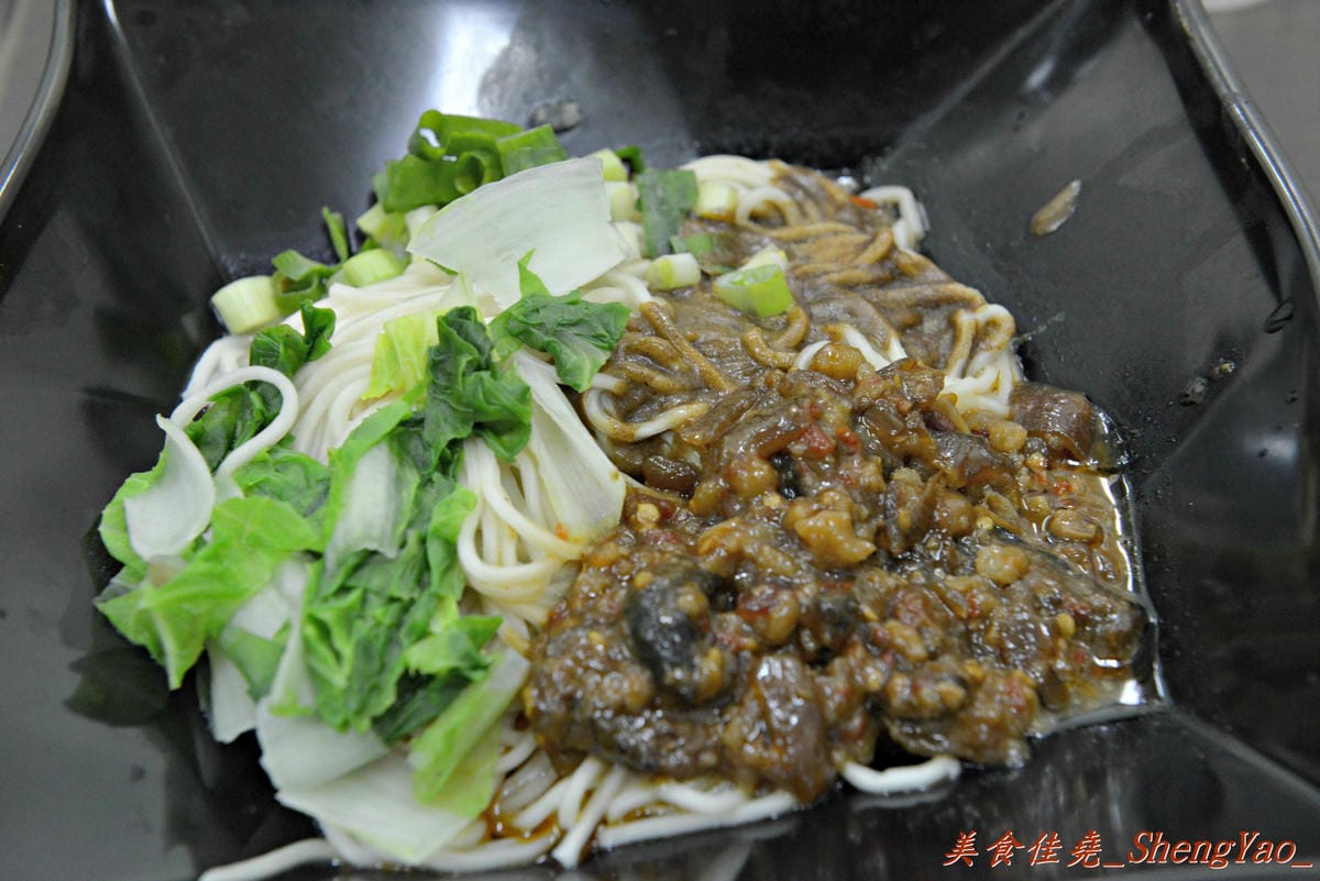 [台中沙鹿]北勢溫州大餛飩 – 沙鹿新開的溫州大餛飩,乾麵類很好吃,內用還有免費暢飲的天然冬瓜茶。(已歇業)