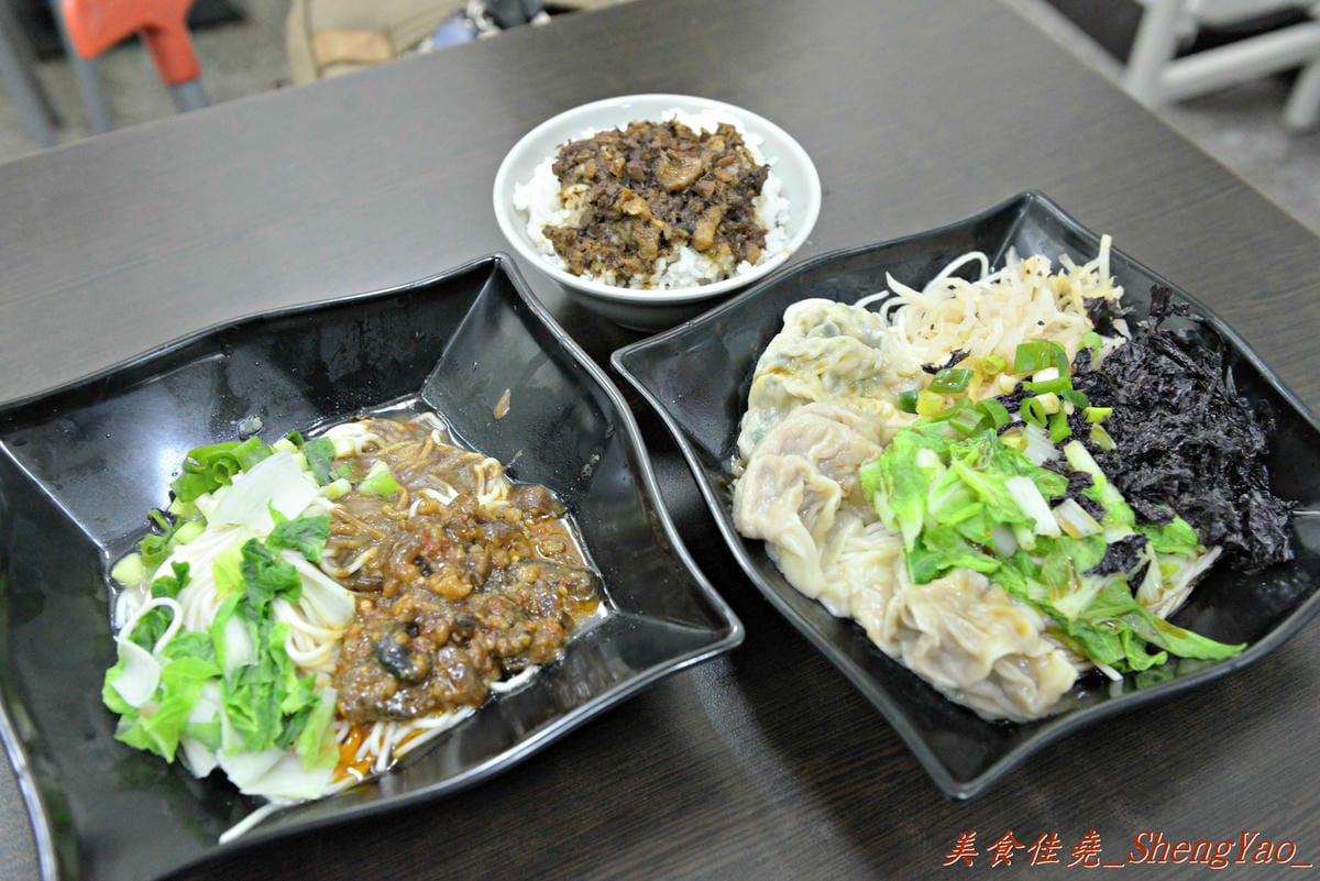 [台中沙鹿]北勢溫州大餛飩 – 沙鹿新開的溫州大餛飩,乾麵類很好吃,內用還有免費暢飲的天然冬瓜茶。(已歇業)