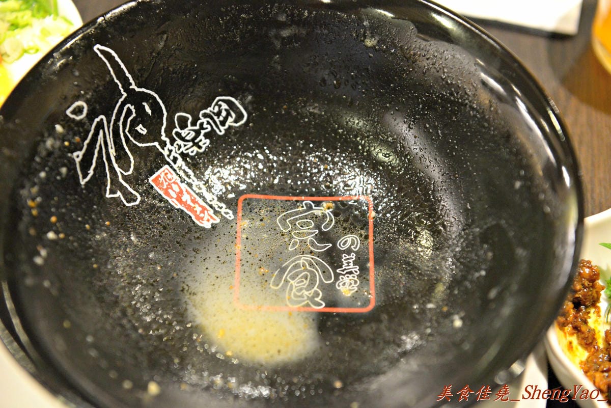 [基隆仁愛]神樂岡旭川拉麵 – 基隆第一家像樣的道地口味日式拉麵,湯頭好喝夠水準、配料豐富多樣,漂亮日式裝潢和賞心悅目的正妹女服務生群也都是亮點。