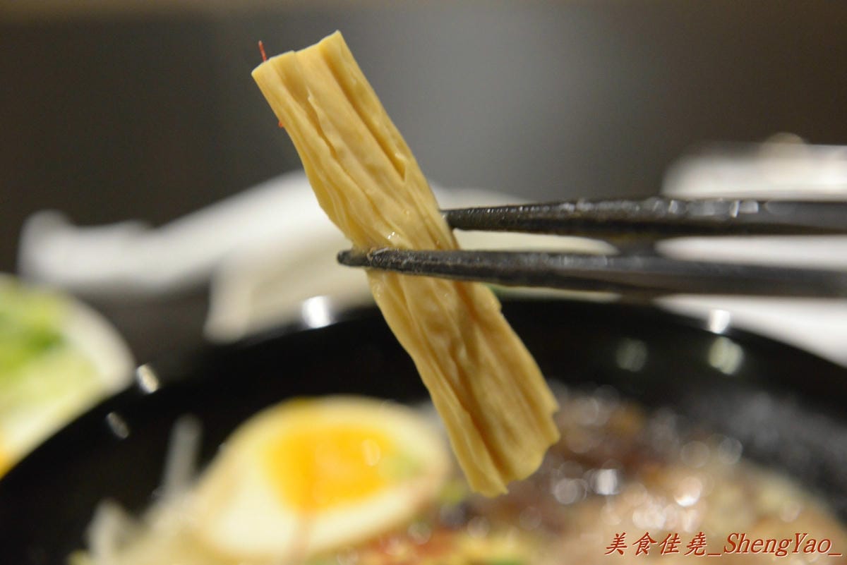 [基隆仁愛]神樂岡旭川拉麵 – 基隆第一家像樣的道地口味日式拉麵,湯頭好喝夠水準、配料豐富多樣,漂亮日式裝潢和賞心悅目的正妹女服務生群也都是亮點。
