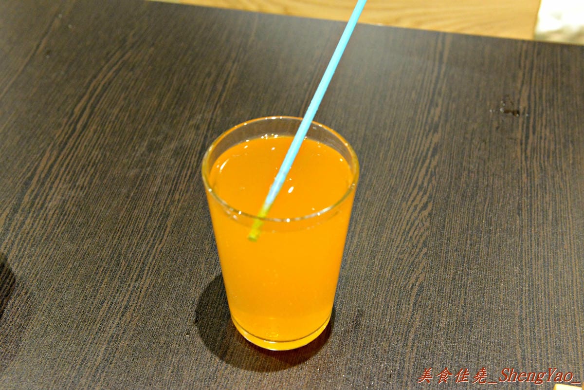 [基隆仁愛]神樂岡旭川拉麵 – 基隆第一家像樣的道地口味日式拉麵,湯頭好喝夠水準、配料豐富多樣,漂亮日式裝潢和賞心悅目的正妹女服務生群也都是亮點。