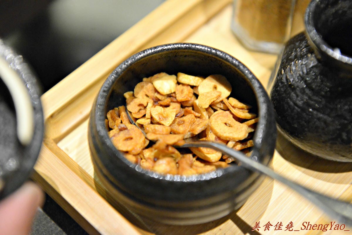 [基隆仁愛]神樂岡旭川拉麵 – 基隆第一家像樣的道地口味日式拉麵,湯頭好喝夠水準、配料豐富多樣,漂亮日式裝潢和賞心悅目的正妹女服務生群也都是亮點。