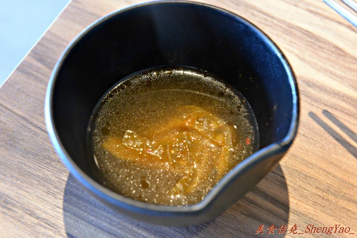 [台中沙鹿]宇良食 健康鍋物 – 沙鹿新鍋物餐廳,氣派裝潢、平價消費且不收服務費,肉類品質很有水準(目前試賣期間打卡有送一盤肉)。