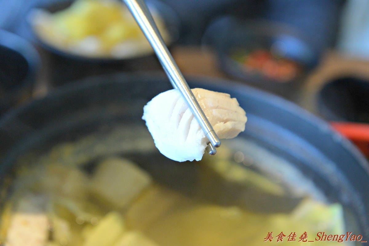 [台中沙鹿]宇良食 健康鍋物 – 沙鹿新鍋物餐廳,氣派裝潢、平價消費且不收服務費,肉類品質很有水準(目前試賣期間打卡有送一盤肉)。