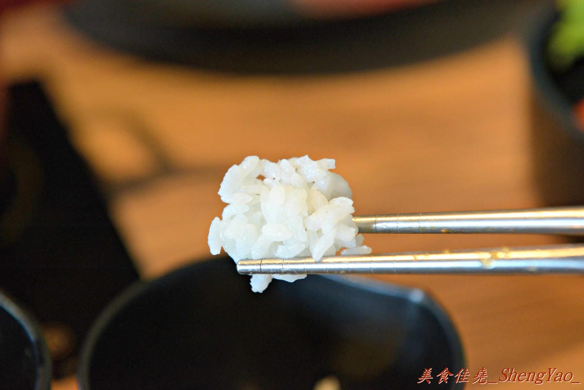 [台中沙鹿]宇良食 健康鍋物 – 沙鹿新鍋物餐廳,氣派裝潢、平價消費且不收服務費,肉類品質很有水準(目前試賣期間打卡有送一盤肉)。