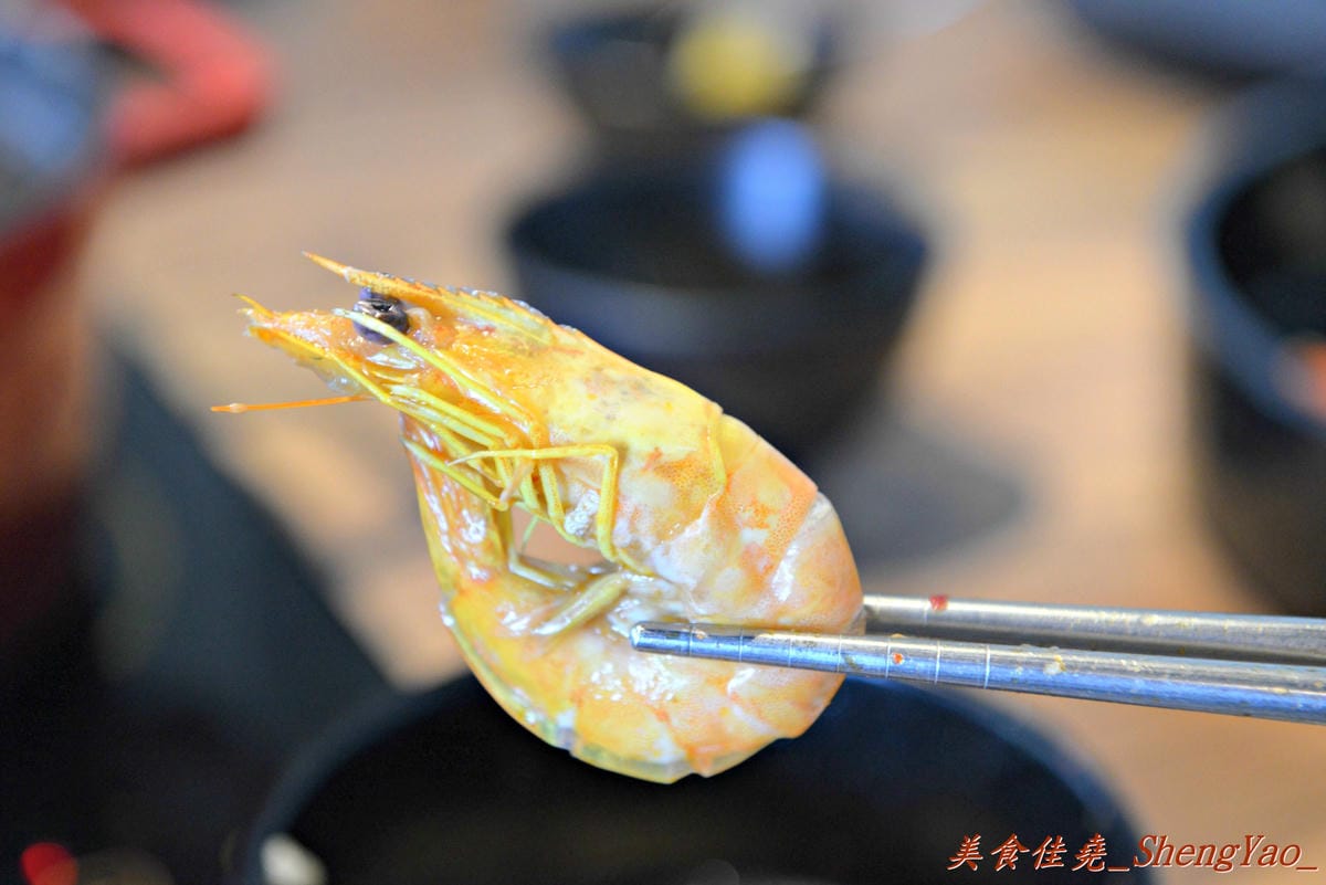 [台中沙鹿]宇良食 健康鍋物 – 沙鹿新鍋物餐廳,氣派裝潢、平價消費且不收服務費,肉類品質很有水準(目前試賣期間打卡有送一盤肉)。