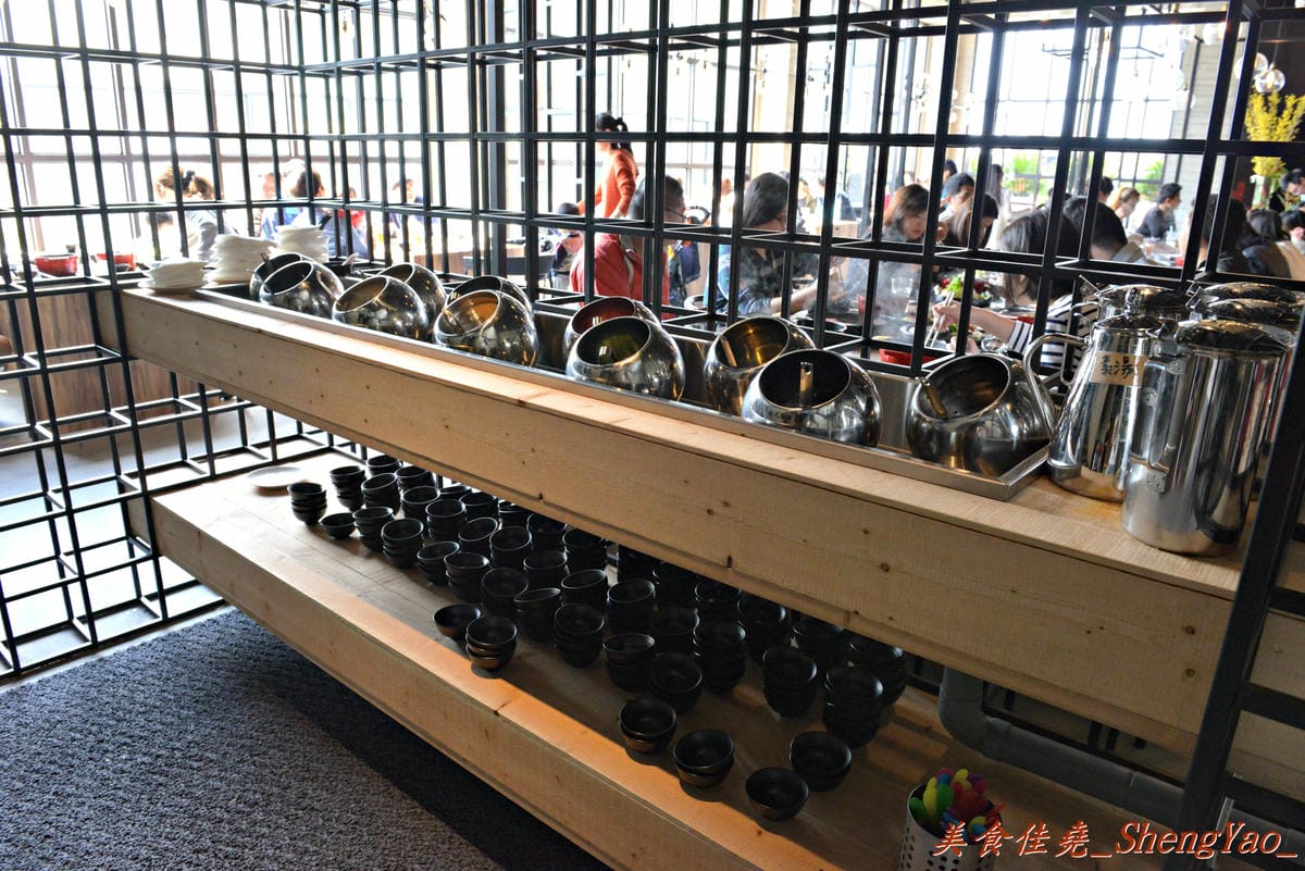 [台中沙鹿]宇良食 健康鍋物 – 沙鹿新鍋物餐廳,氣派裝潢、平價消費且不收服務費,肉類品質很有水準(目前試賣期間打卡有送一盤肉)。