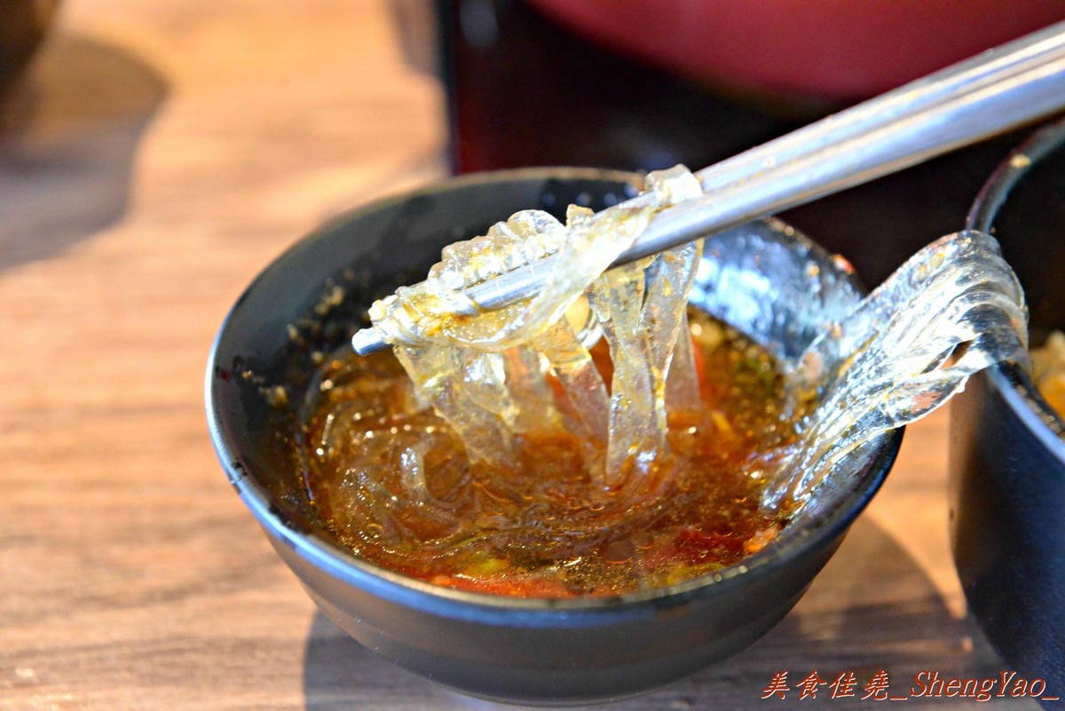 [台中沙鹿]宇良食 健康鍋物 – 沙鹿新鍋物餐廳,氣派裝潢、平價消費且不收服務費,肉類品質很有水準(目前試賣期間打卡有送一盤肉)。
