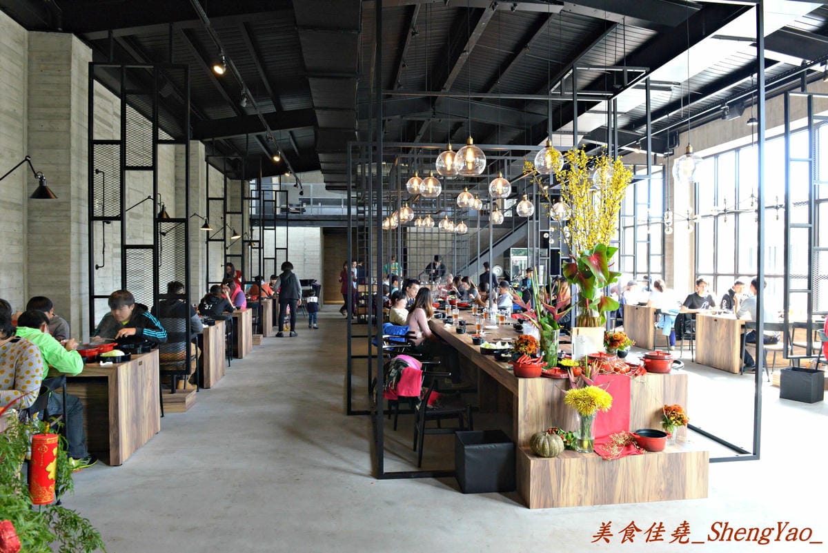 [台中沙鹿]宇良食 健康鍋物 – 沙鹿新鍋物餐廳,氣派裝潢、平價消費且不收服務費,肉類品質很有水準(目前試賣期間打卡有送一盤肉)。