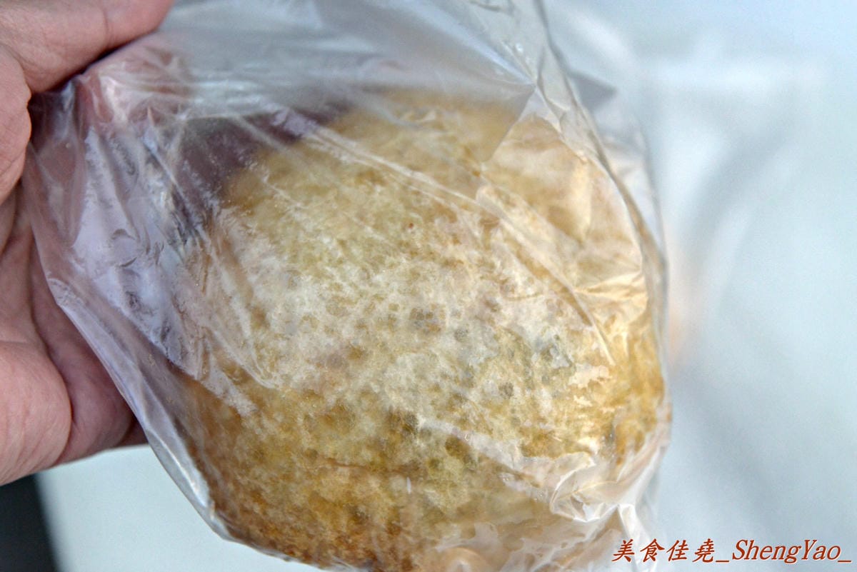 [台中太平]太平無名水煎包 – 太平超好吃的無名水煎包攤,內餡料多飽滿,剛煎好熱熱吃超過癮 !! 兩種口味水煎包都推薦,蔥油餅和酸菜包也不錯。