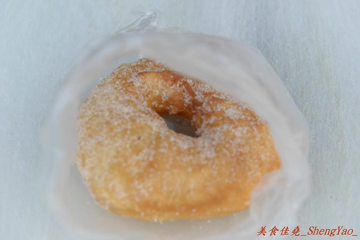 [台中太平]太平無名水煎包 – 太平超好吃的無名水煎包攤,內餡料多飽滿,剛煎好熱熱吃超過癮 !! 兩種口味水煎包都推薦,蔥油餅和酸菜包也不錯。
