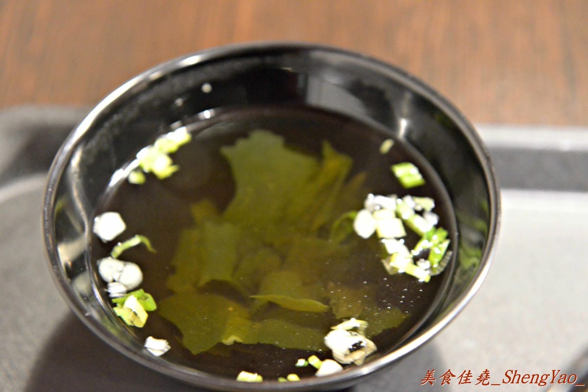 [台中北屯]麵屋秀城 – 以前的”丸拉麵”老闆新開的拉麵店,價格改走平價路線,拉麵口味稍微不如以前的”丸拉麵”,日式煎餃是亮點。