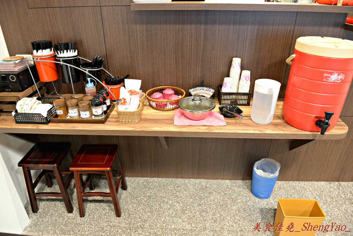 [台中北屯]麵屋秀城 – 以前的”丸拉麵”老闆新開的拉麵店,價格改走平價路線,拉麵口味稍微不如以前的”丸拉麵”,日式煎餃是亮點。