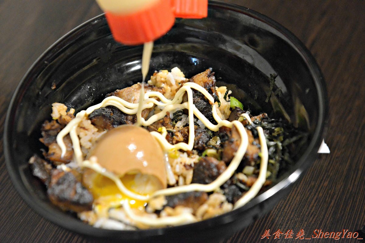 [台中北屯]麵屋秀城 – 以前的”丸拉麵”老闆新開的拉麵店,價格改走平價路線,拉麵口味稍微不如以前的”丸拉麵”,日式煎餃是亮點。