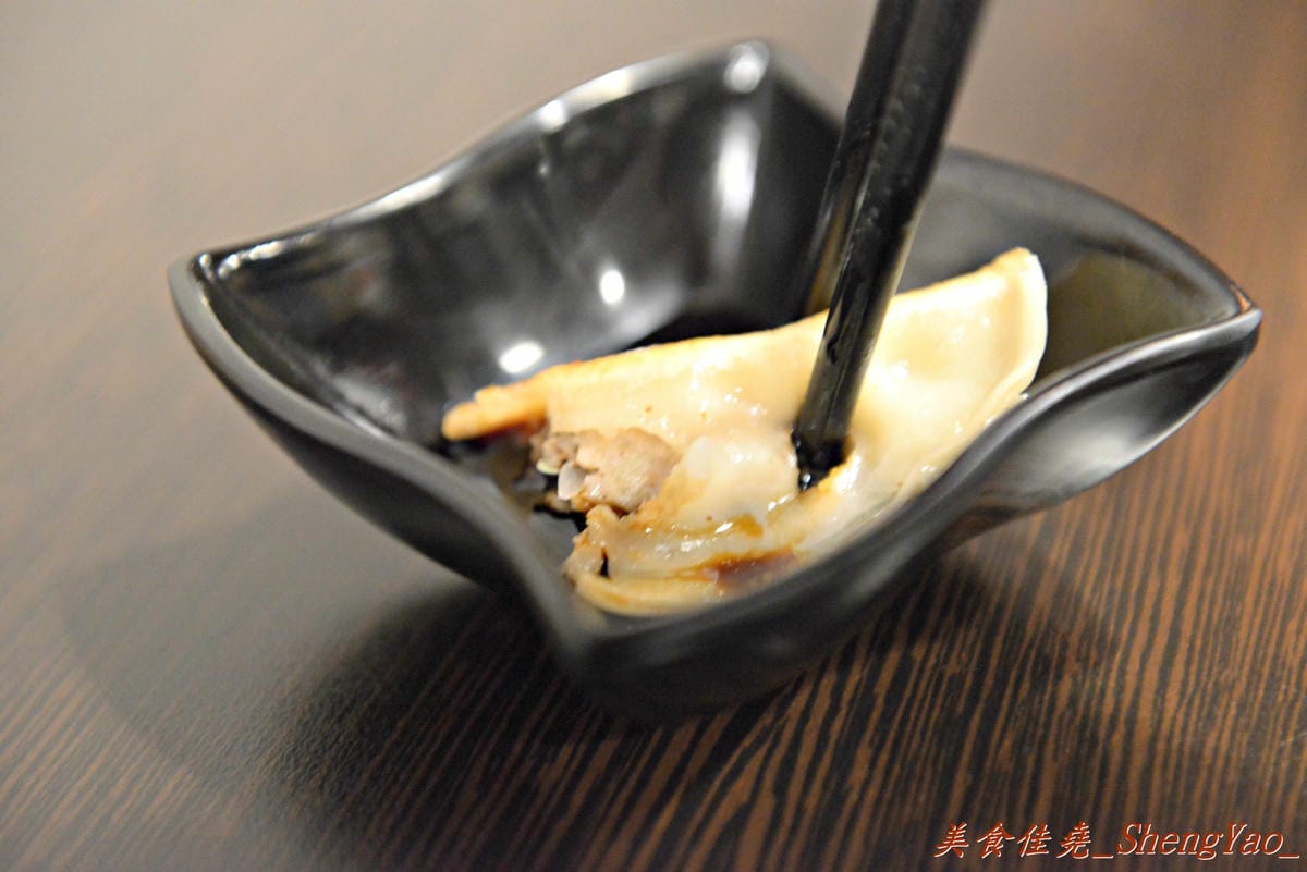 [台中北屯]麵屋秀城 – 以前的”丸拉麵”老闆新開的拉麵店,價格改走平價路線,拉麵口味稍微不如以前的”丸拉麵”,日式煎餃是亮點。