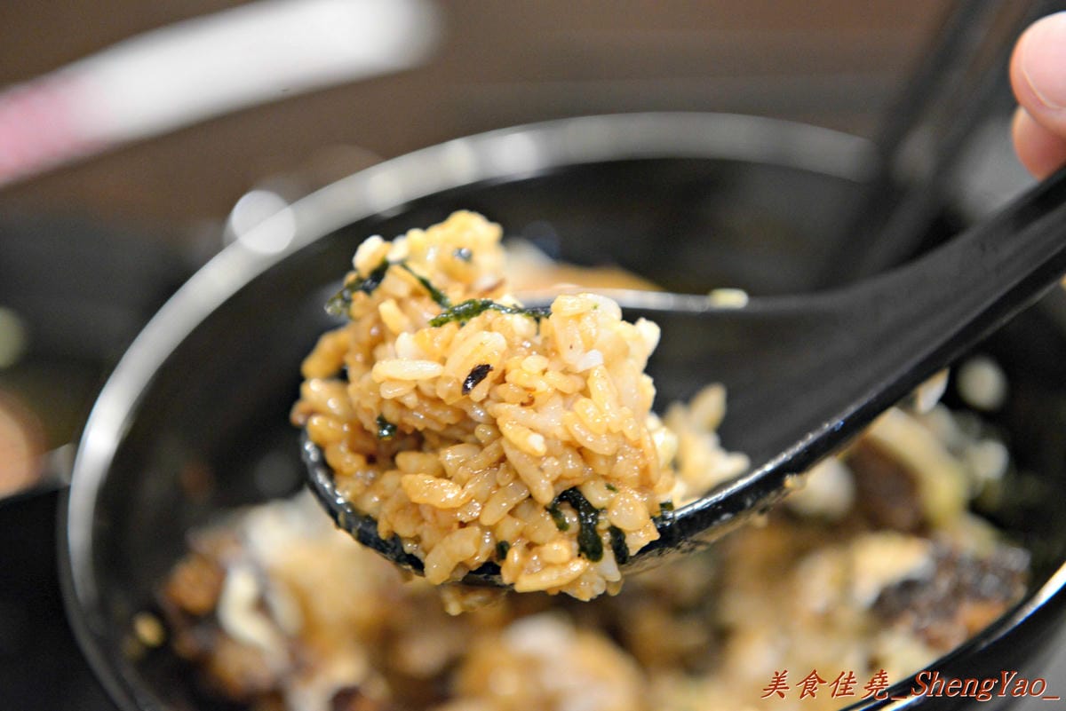 [台中北屯]麵屋秀城 – 以前的”丸拉麵”老闆新開的拉麵店,價格改走平價路線,拉麵口味稍微不如以前的”丸拉麵”,日式煎餃是亮點。
