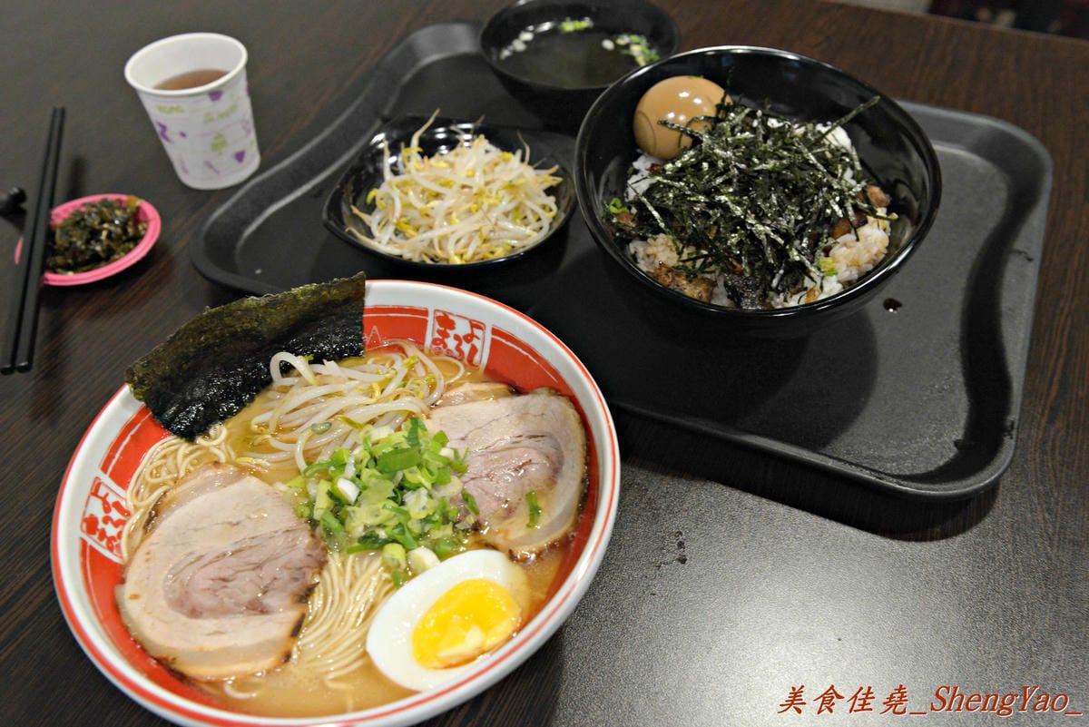 [台中北屯]麵屋秀城 – 以前的”丸拉麵”老闆新開的拉麵店,價格改走平價路線,拉麵口味稍微不如以前的”丸拉麵”,日式煎餃是亮點。