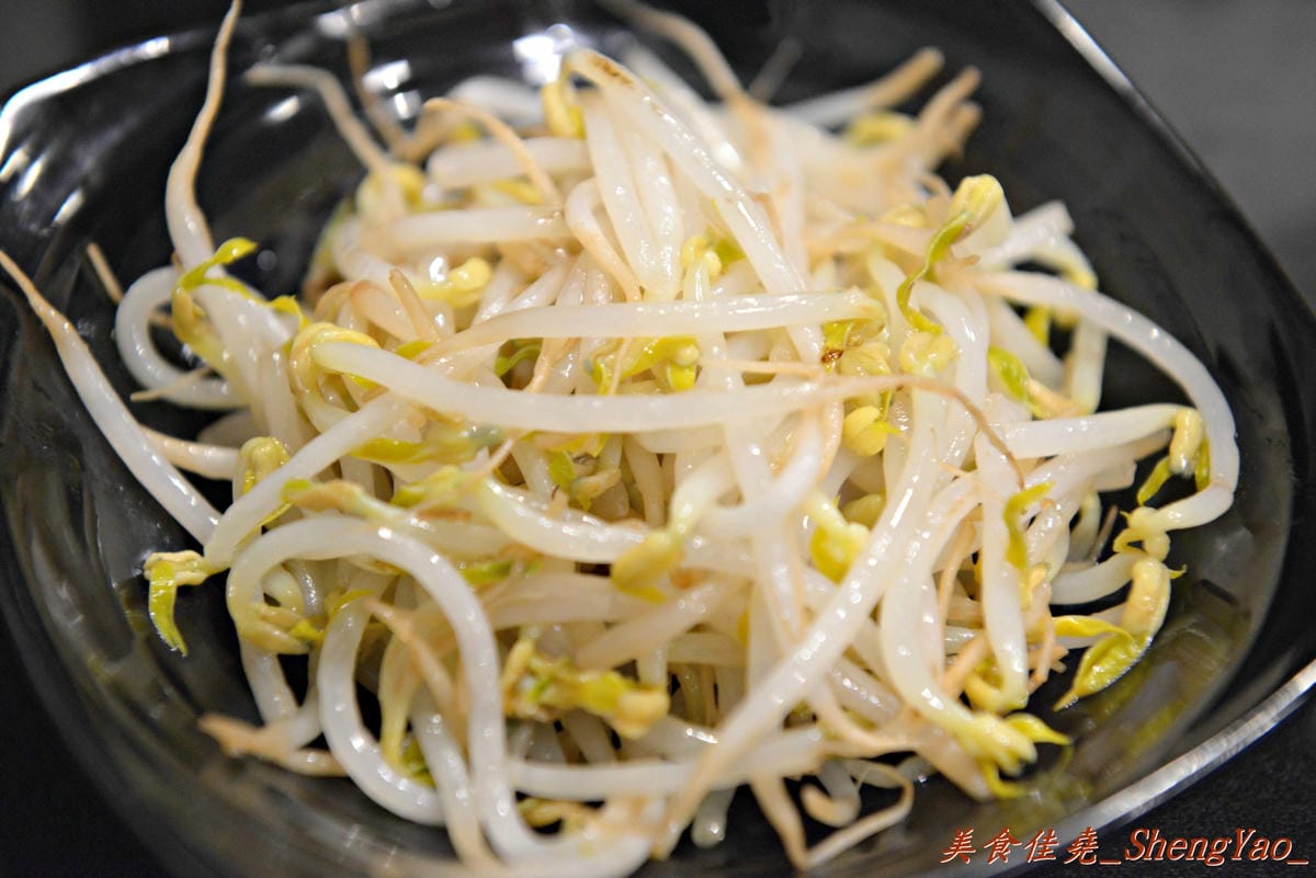 [台中北屯]麵屋秀城 – 以前的”丸拉麵”老闆新開的拉麵店,價格改走平價路線,拉麵口味稍微不如以前的”丸拉麵”,日式煎餃是亮點。