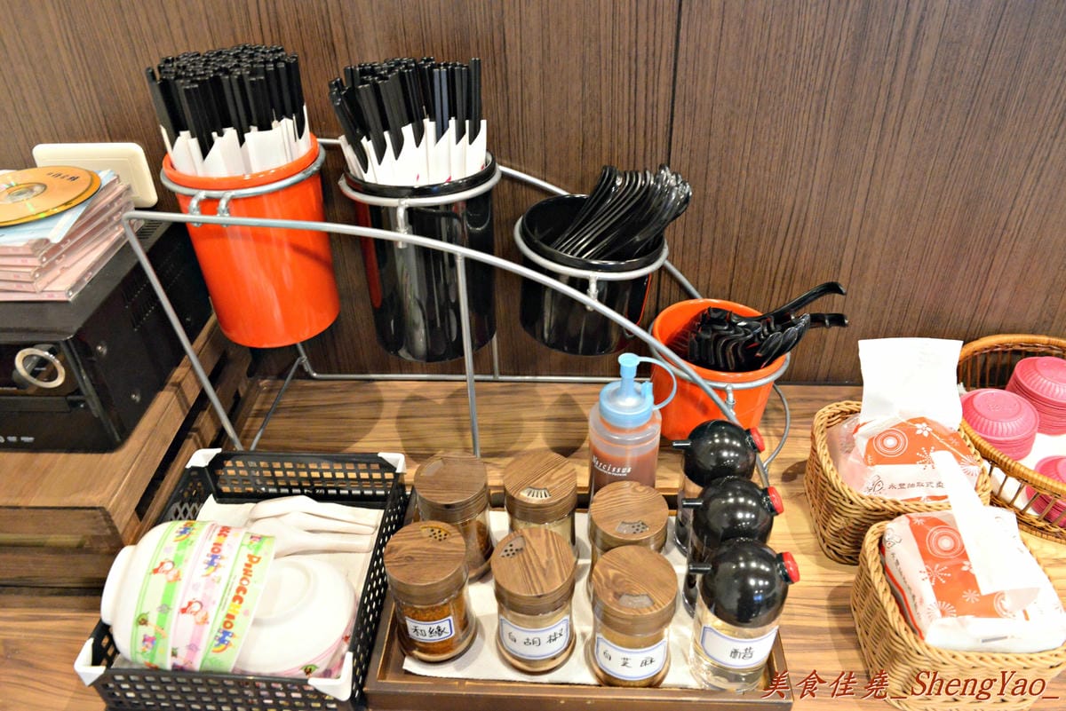 [台中北屯]麵屋秀城 – 以前的”丸拉麵”老闆新開的拉麵店,價格改走平價路線,拉麵口味稍微不如以前的”丸拉麵”,日式煎餃是亮點。