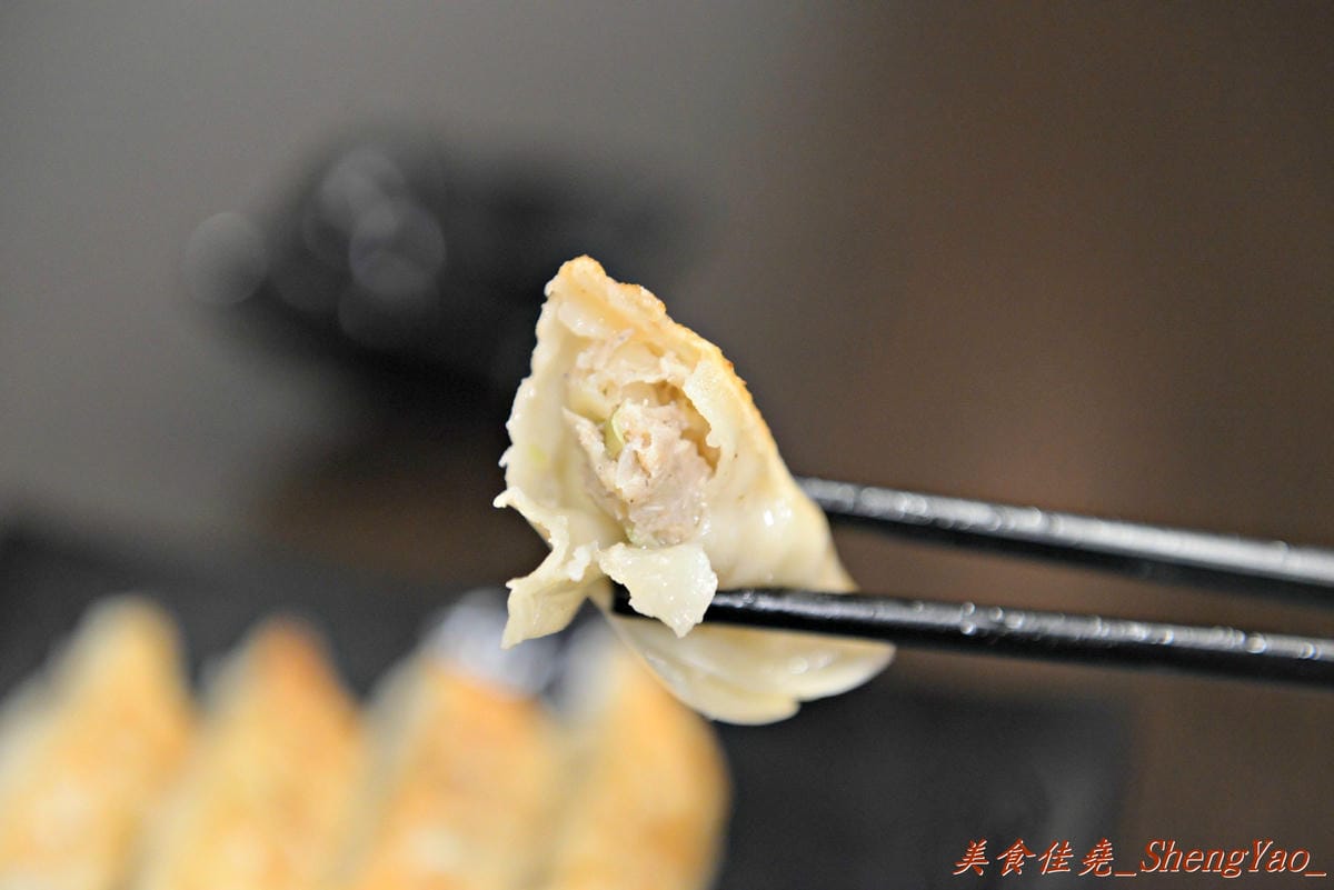 [台中北屯]麵屋秀城 – 以前的”丸拉麵”老闆新開的拉麵店,價格改走平價路線,拉麵口味稍微不如以前的”丸拉麵”,日式煎餃是亮點。