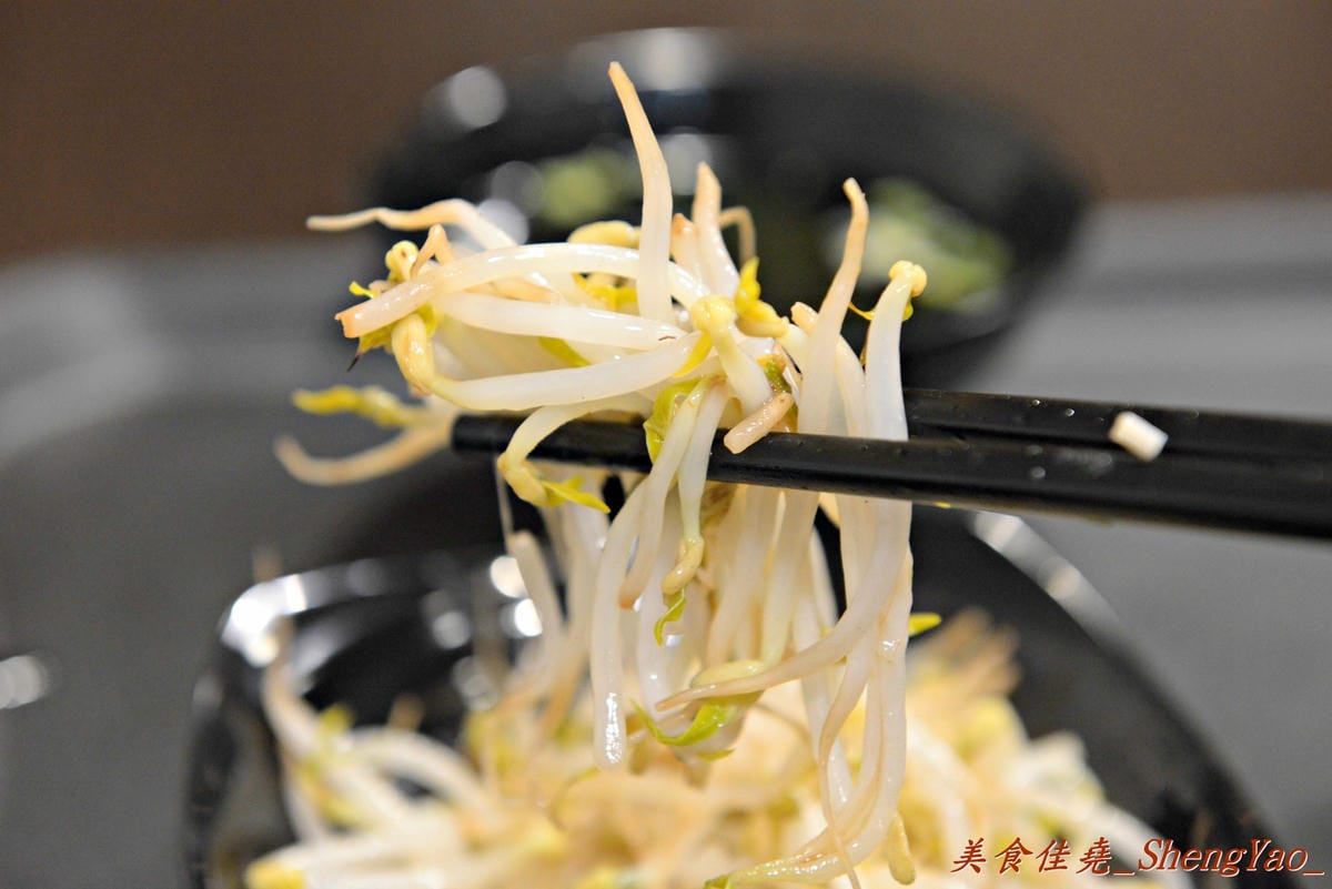[台中北屯]麵屋秀城 – 以前的”丸拉麵”老闆新開的拉麵店,價格改走平價路線,拉麵口味稍微不如以前的”丸拉麵”,日式煎餃是亮點。